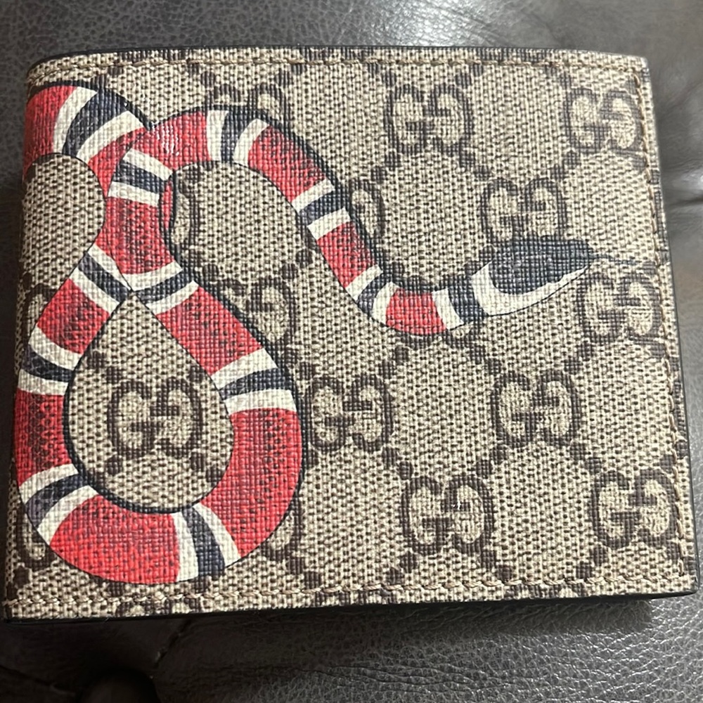 Snake Gucci wallet
